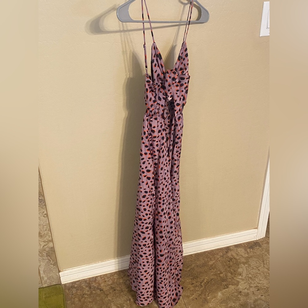NWOT, adorable VICI silk dress, with peep hole tie front